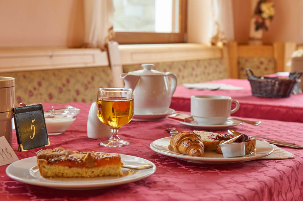 Hospitaliahotels hotel residence 3signori santa caterina valfurva foto ristorante tavola imbandita colazione